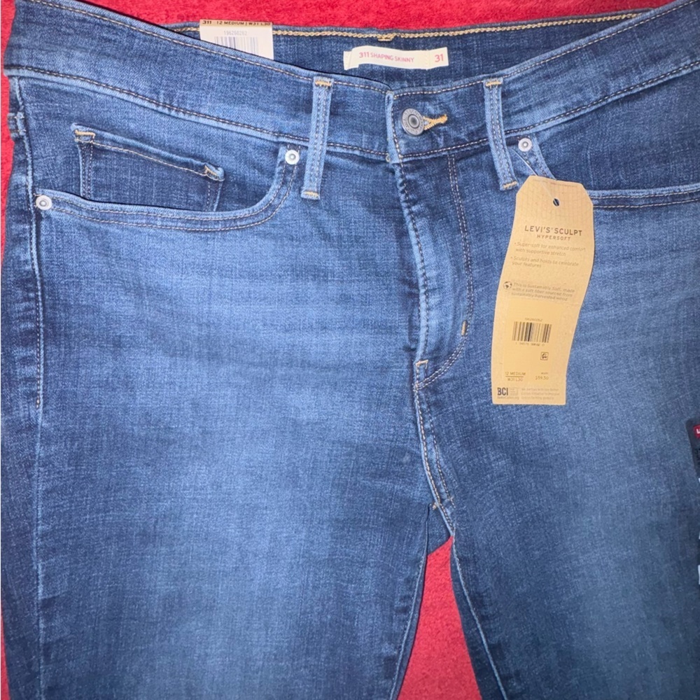 Levi's Women's Classic Indigo Skinny Jeans - Picture 3 of 7